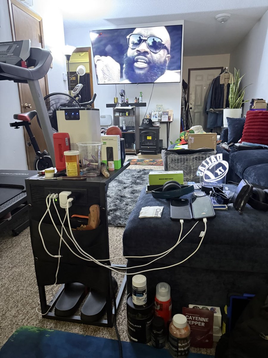GentlemenLegacy's tweet photo. Build a space that makes you want to sit down, lock in, and get something done. https://t.co/zkK5Qkxzbu