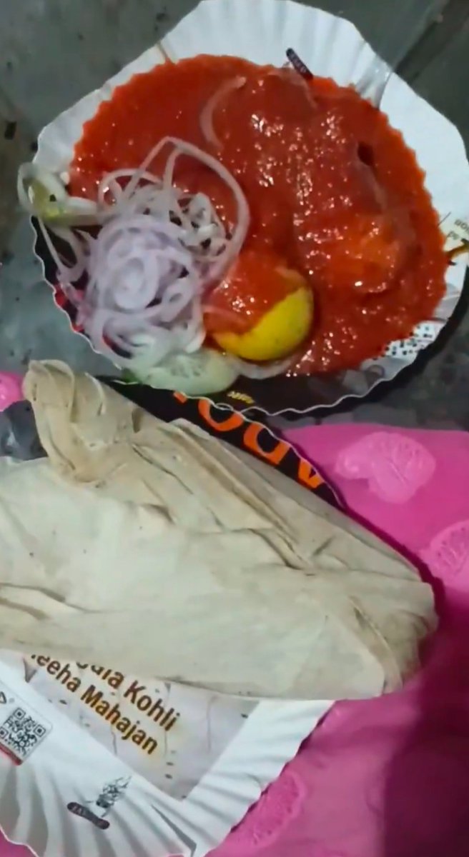 Misthi_yadavv's tweet photo. A daily-wage worker in Delhi earns around ₹700 a day. Yesterday, he spent ₹220 of his hard-earned money on a Zomato order, thinking he would finally have a good, filling meal. 💔

He ordered 4 Rumali Rotis and Butter Chicken for ₹218.

But when the order arrived, the Butter Chicken was replaced with Korma, while the rotis were reportedly in such poor condition that they were not fit to eat.

For someone earning ₹700 a day, ₹220 is not “just ₹220.” It represents hours of hard work and sweat.

A refund can replace the money, but it cannot undo the disappointment of a meal someone was genuinely looking forward to. 😔