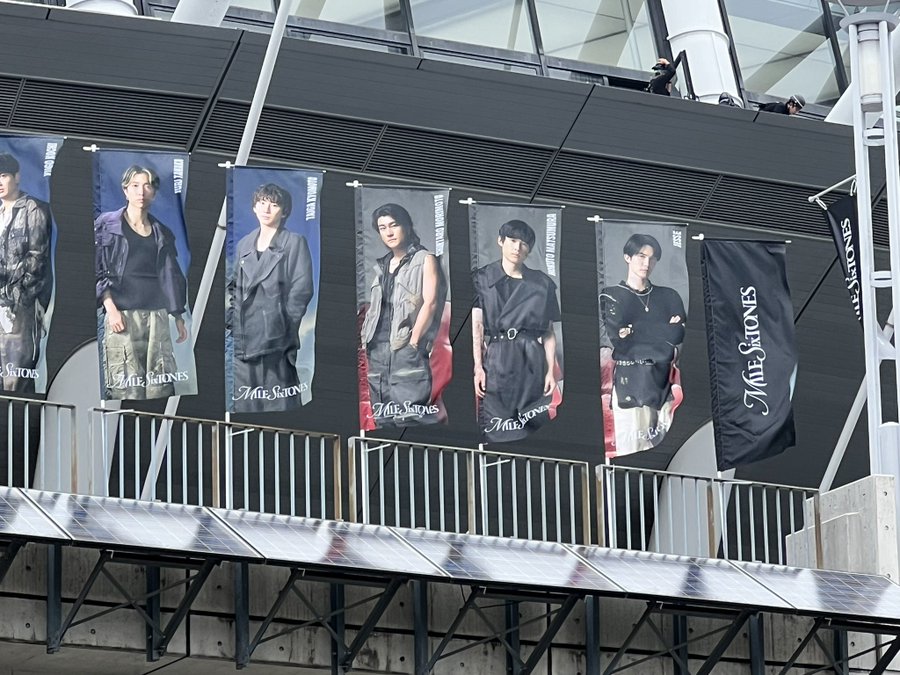 jpop_music_x's tweet photo. ＼🎤 LIVE INFORMATION／

SixTONES LIVE TOUR 2026
「MILESixTONES」Stadium Tour

本日9/20(日)、東京公演DAY2‼️
📍 味の素スタジアム
⏰ 17:30 START

東京2DAYS、最終公演✨
本日も皆さまのご来場をお待ちしております。

▼ライブ情報
🔗 https://t.co/O25sVQ4J6w

#SixTONES
#MILESixTONES https://t.co/WVp8m2d0Hh