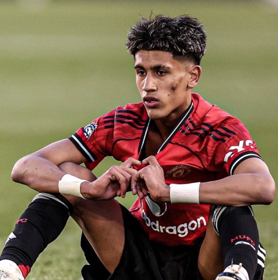 UtdJournalist's tweet photo. 🚨 BREAKING!

Manchester United have once again rejected JJ Gabriel's request to cancel his registration! https://t.co/HcRtGtHnVc