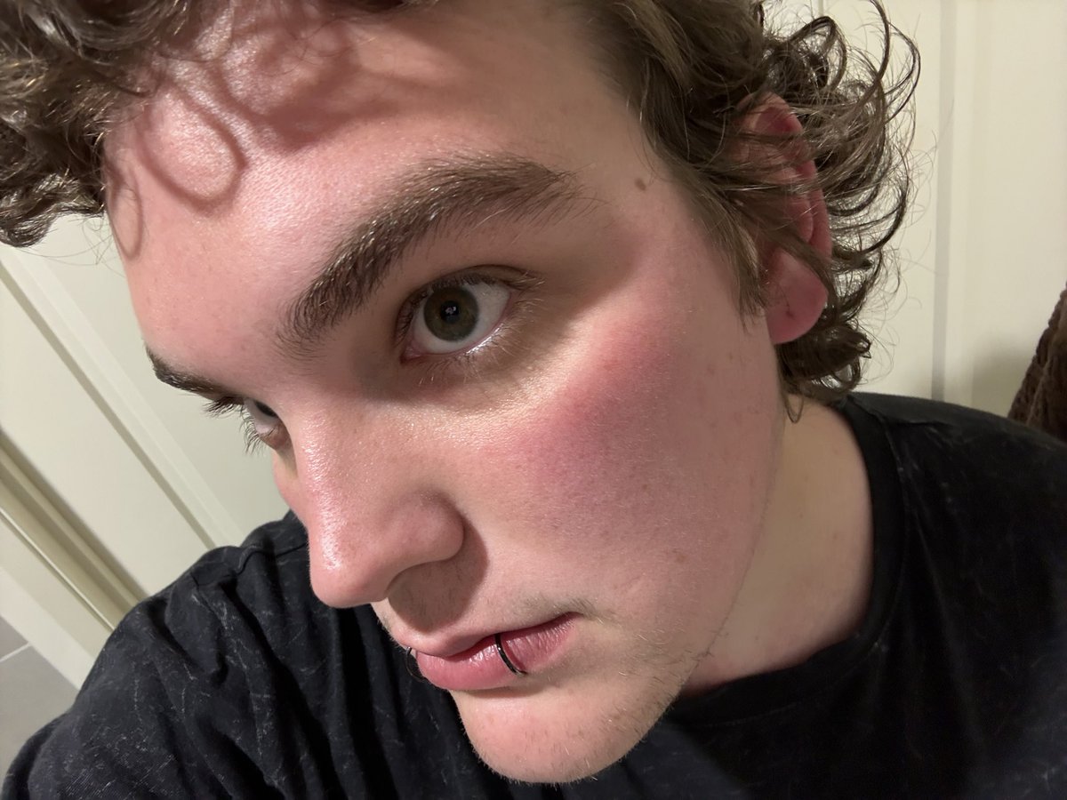 kiersofjoy's tweet photo. they call me red cause i red when i drink https://t.co/cpwx3FPIom