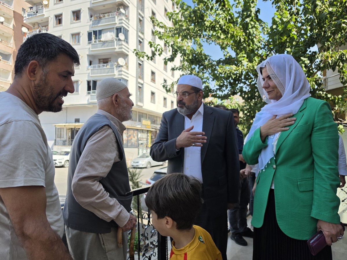 Kepoluasuna's tweet photo. 📍Bahattin Demircan Yas Evi

Batman İl Müftümüz Sayın Ahmet Durmuş’un kıymetli halası Azize Kaya’nın taziyesinde bulunduk. 

Merhumeye Cenab-ı Allah’tan rahmet; kederli ailesine, yakınlarına sabır ve başsağlığı diliyorum.

Mekânı cennet, makamı âli olsun. 🤲 https://t.co/F2Bk0Zkrte