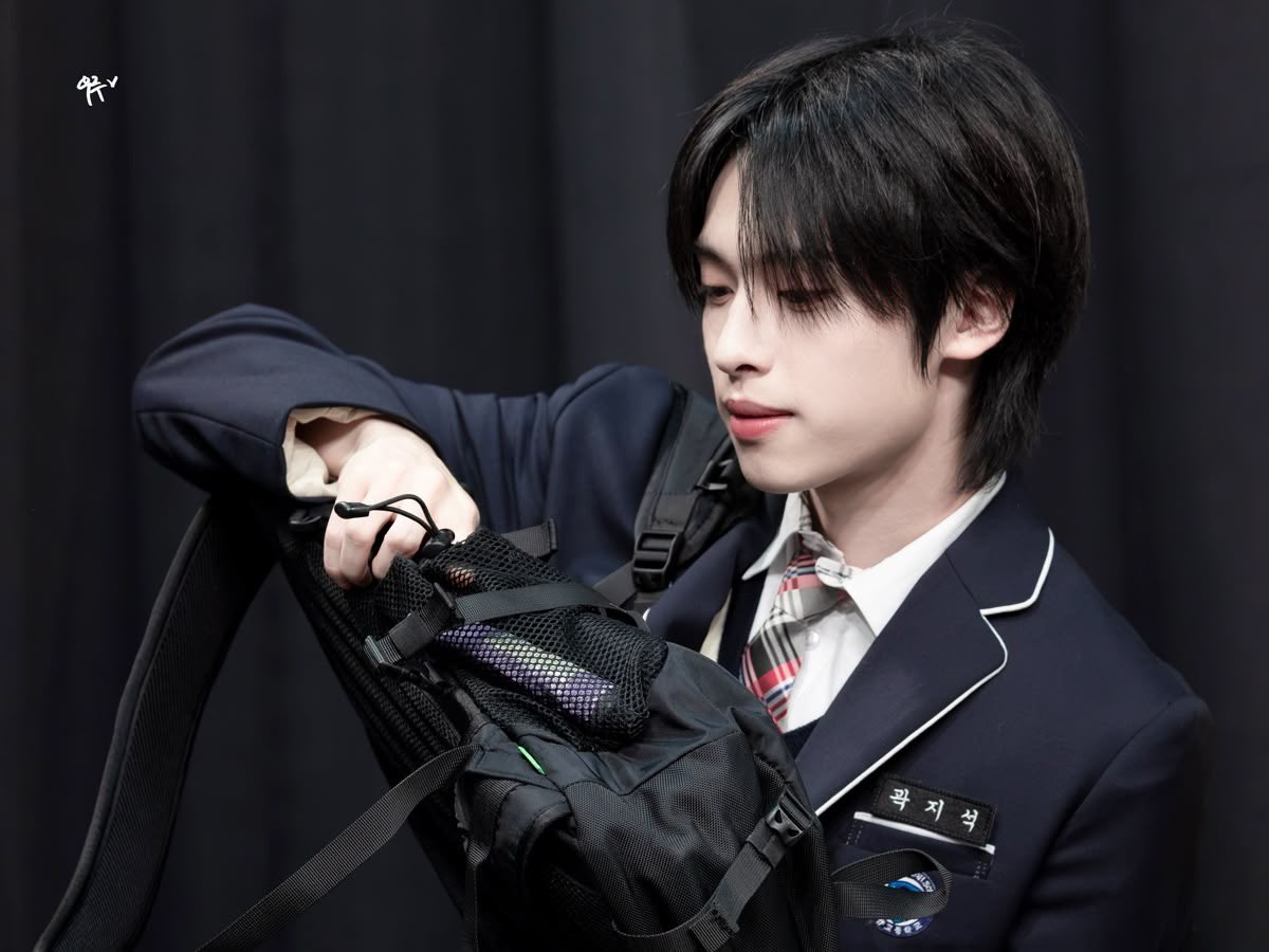 leeyouyuu's tweet photo. 립밤? 나 잇어 잠깐만 https://t.co/oVFY6MPz0K