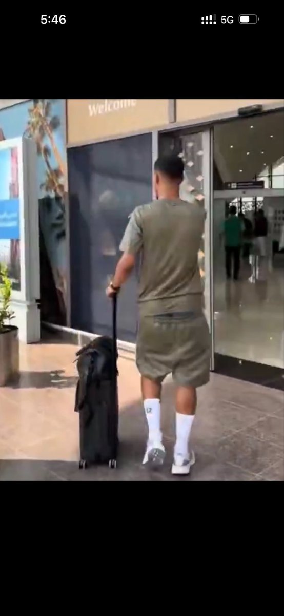ahli_75's tweet photo. اي تشكيله فيها محليين اعرف انك بتلقم 

شوف مين قائد وسطك وظهيرك 🤣 https://t.co/N6bW0hua6d