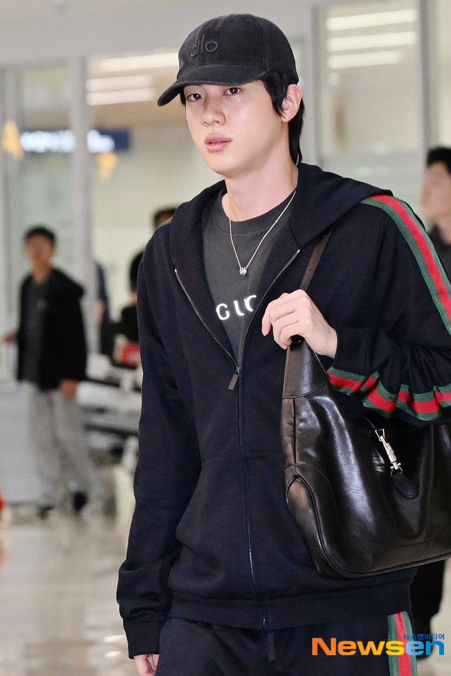 jinnieslamp's tweet photo. 260920 Kim Seokjin at the ICN Airport Arrival 🇰🇷

1 https://t.co/WDKJkCdCUr
2 https://t.co/dXeyODpGtw

#방탄소년단진 #진 #JIN #BTSJIN @BTS_twt https://t.co/VsVa1zcQZE