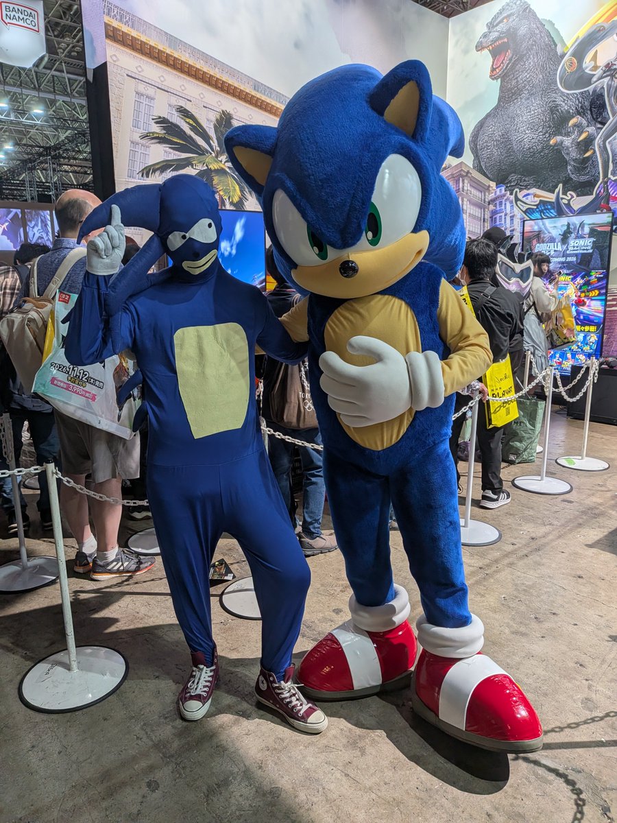 piyo0511Piyo's tweet photo. SONICとSANIC
ついに2人で撮れたぜ！！！！
#TGS2026 #TGSコスプレ https://t.co/78nzOAImEU