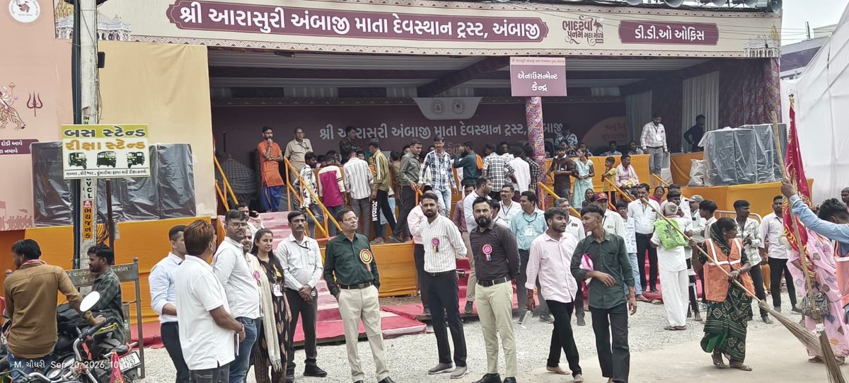 DdoBanaskantha's tweet photo. ભાદરવી પૂનમ મહામેળો 2026 અંતર્ગત આજરોજ મેળાના ઉદ્ઘાટન પ્રસંગ તેમજ કંટ્રોલ રૂમનું ઉદઘાટન, બાલ સહાયતા કેન્દ્ર, આરોગ્ય કંટ્રોલ પોઈન્ટનું ઉદ્ઘાટન કરવામાં આવ્યુ તથા ભાદરવી પૂનમ મહામેળાની અન્ય કામગીરી કરી જરૂરી વ્યવસ્થા કરવામાં આવી.
@PMOIndia
@CMOGuj
@GujDCoffice
@CollectorBK https://t.co/Sn7MnC2JbQ