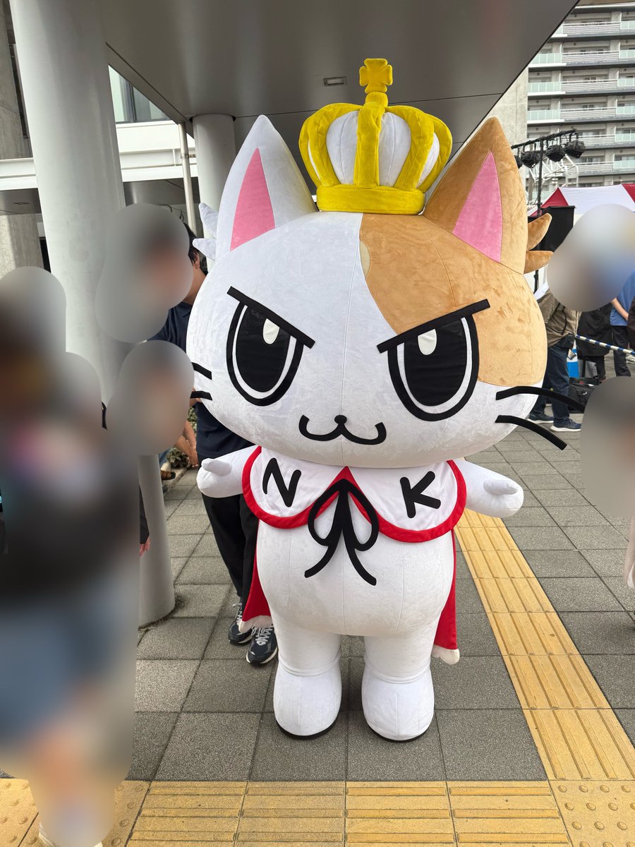 impul821's tweet photo. 家族旅行の予定にねじ込んで #西金プリンスロードまつり に行ってきました
あおにゃん、息子、嫁のスリーショチェキも撮りました
息子は｢あおにゃんかわいくて緊張して喋られなかった｣って言ってました
楽しかったです
#あおにゃん #空野青空 https://t.co/iseJatkZvP