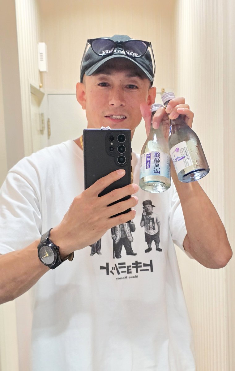 9614takahiro's tweet photo. 山形とーちゃーく

明日9月21日にベガスベガス成沢店さんに
10時から16時までいます

地酒も買ったし
明日に備えて
ゆっくり過ごします

明日天気悪そうだけど
お店の中は雨関係なく快適なんで
是非会いに来てください(笑)
押忍

#PR https://t.co/j8uS8KOinj