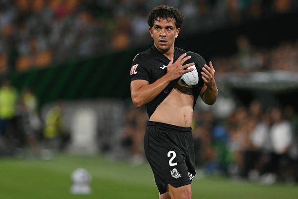 DeeTriumph's tweet photo. 🚨 BREAKING: Liverpool and Man City are monitoring Real Sociedad right-back Jon Aramburu, with the 24-year-old impressing scouts. His release clause is around £50m, while several PL clubs are also interested.

Could Aramburu be heading to the Premier League?

Source: https://t.co/dEyShZknzb