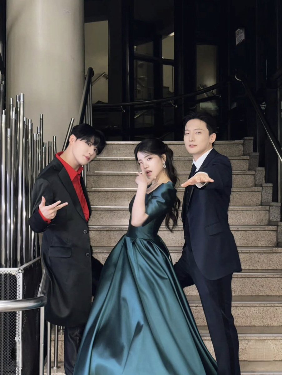 DBSK0207's tweet photo. 진짜 이 사진들 영화 와일드 씽에
트라이앵글 같애 ㅋㅋㅋㅋㅋ https://t.co/DNqJRsGnkh