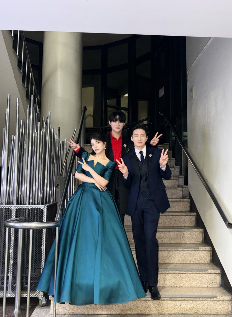 DBSK0207's tweet photo. 진짜 이 사진들 영화 와일드 씽에
트라이앵글 같애 ㅋㅋㅋㅋㅋ https://t.co/DNqJRsGnkh