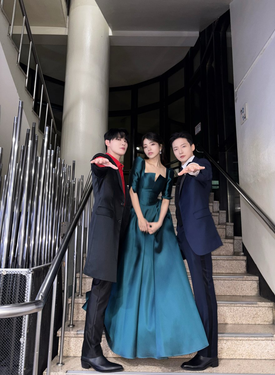 DBSK0207's tweet photo. 진짜 이 사진들 영화 와일드 씽에
트라이앵글 같애 ㅋㅋㅋㅋㅋ https://t.co/DNqJRsGnkh