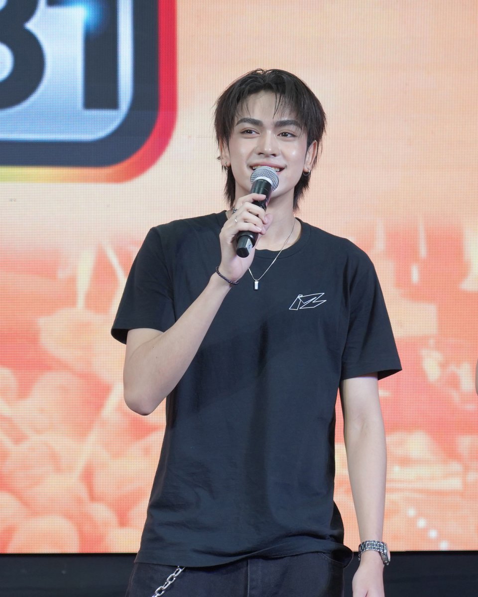 iz_theofficial's tweet photo. แป๋วววววว 🫪

one ยกช่อง x iZ

#oneยกช่องxiZ
#iZ https://t.co/82PYI0c86S
