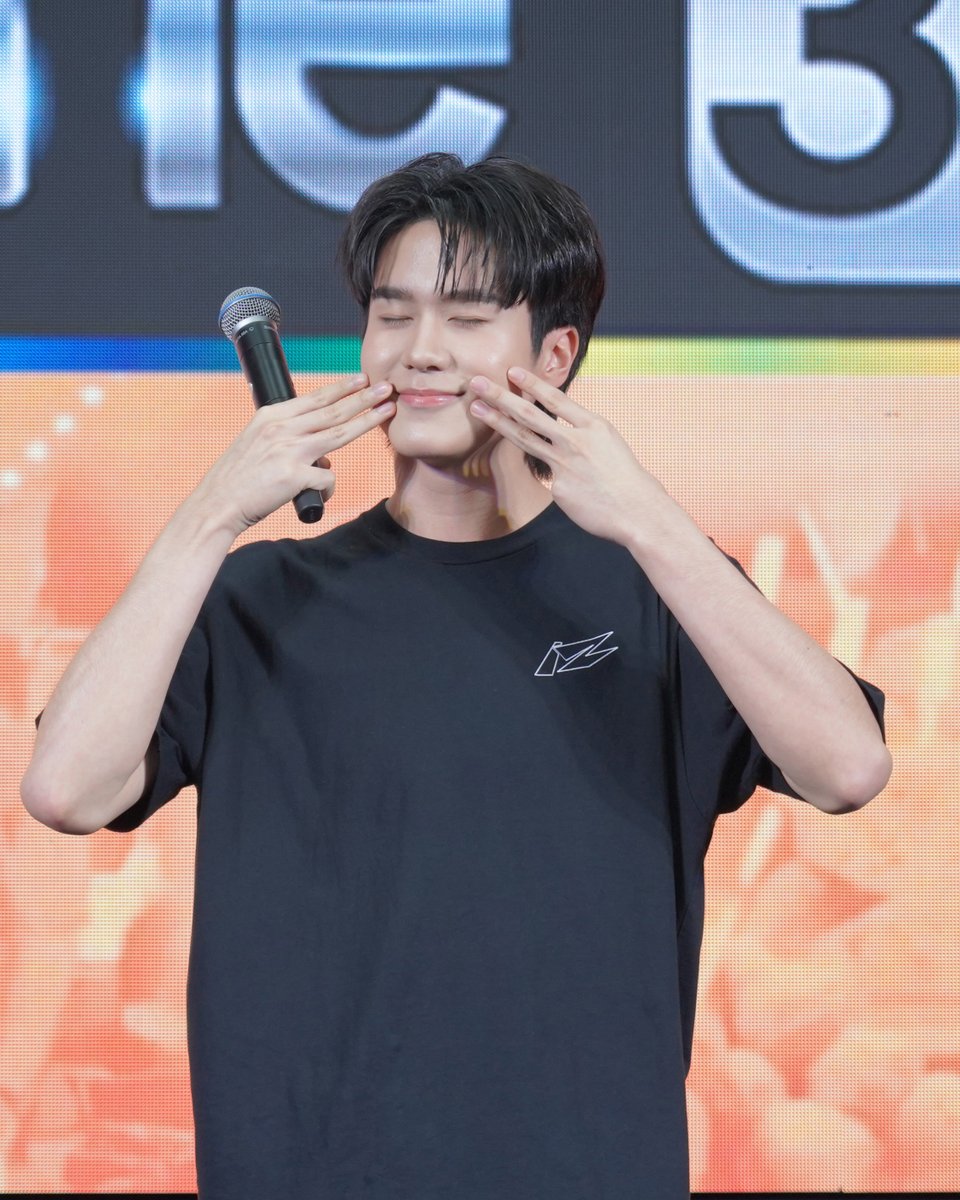 iz_theofficial's tweet photo. แป๋วววววว 🫪

one ยกช่อง x iZ

#oneยกช่องxiZ
#iZ https://t.co/82PYI0c86S