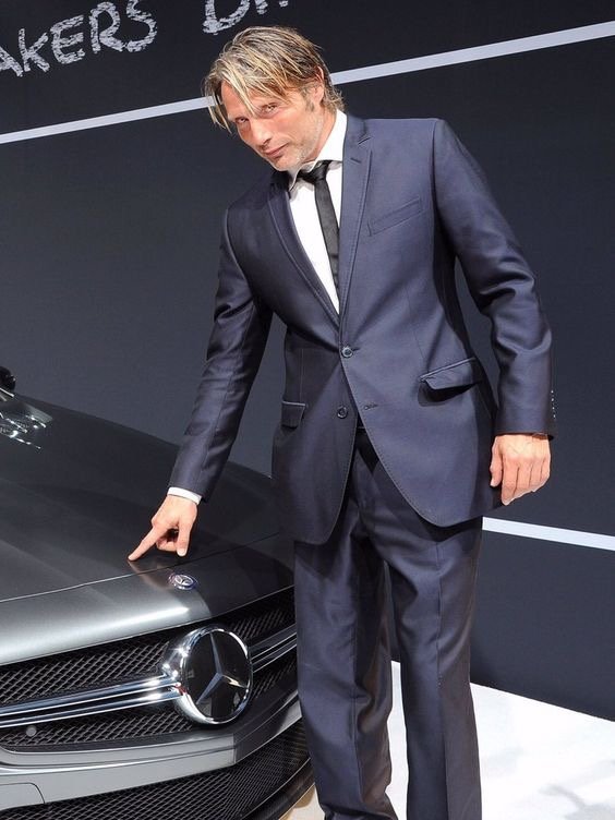 DancyDays's tweet photo. "Don't touch the car, ok Mads?"
Mads: ...👇 https://t.co/jsx0OlfCVP
