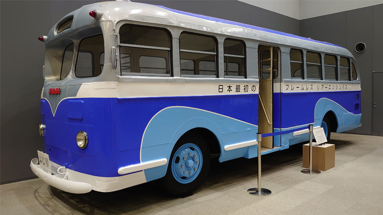 SUBARU_CORP's tweet photo. 9月20日は #バスの日 🚌

8月に「実はSUBARU、鉄道も作っていた」というお話をしました。
...実は、バスも作っていたんです。

1946年から2003年まで、累計8万台以上。
1949年には、日本初のフレームレス・リアエンジンバスも完成させました。

飛行機、鉄道、バス。SUBARUの技術は、いろんな乗り物に宿っています。

#SUBARU #バスの日 #豆知識
