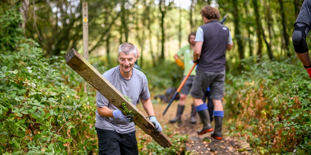 NewForestNPA's tweet photo. Volunteers are vital part of Team New Forest, helping care for the National Park’s important nature, communities, and heritage. 

They support the New Forest NPA and partners – including Hampshire County Council, Forestry England, the Countryside Education Trust, Flourish in Nature, and many many more – working together so the Forest thrives for wildlife and people.

From restoring heathland and SSSIs (Sites of Special Scientific Interest) to improving access in green spaces by repairing footpaths and managing vegetation, planting trees and hedges to supporting events like the Awakening festival, there’s an array of ways to get involved.

🔗 Follow the link below to discover volunteering in the New Forest:

https://t.co/LlfmYtID4H

New Routes to Nature – the initiative supporting volunteering in the New Forest – has been made possible with The National Lottery Heritage Fund, thanks to National Lottery players.

#BigVolunteerWeekend