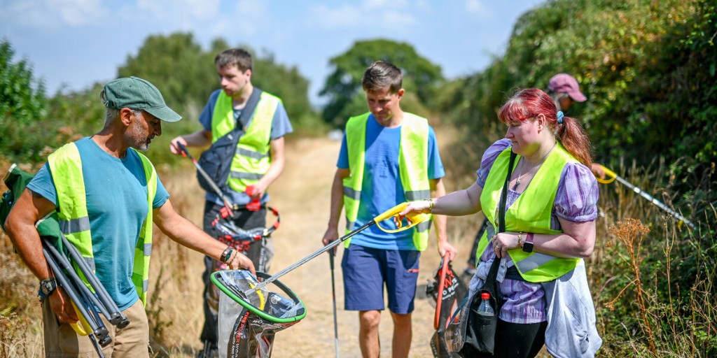 NewForestNPA's tweet photo. Volunteers are vital part of Team New Forest, helping care for the National Park’s important nature, communities, and heritage. 

They support the New Forest NPA and partners – including Hampshire County Council, Forestry England, the Countryside Education Trust, Flourish in Nature, and many many more – working together so the Forest thrives for wildlife and people.

From restoring heathland and SSSIs (Sites of Special Scientific Interest) to improving access in green spaces by repairing footpaths and managing vegetation, planting trees and hedges to supporting events like the Awakening festival, there’s an array of ways to get involved.

🔗 Follow the link below to discover volunteering in the New Forest:

https://t.co/LlfmYtID4H

New Routes to Nature – the initiative supporting volunteering in the New Forest – has been made possible with The National Lottery Heritage Fund, thanks to National Lottery players.

#BigVolunteerWeekend