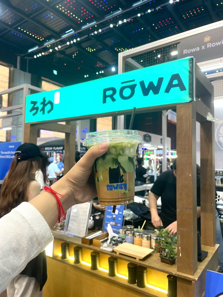 litternmoon's tweet photo. แวะมาเติมมัทฉะคุณ CEO แล้วคับบบ ROWA NUA อร่อยนัวสมชื่อมาดดด🍵 @fforcejs <3
🐈⬛
( #rowiescoffee | #rowamatcha 🐈⬛) https://t.co/PNOBbJurJM