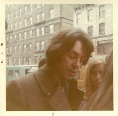 kittygeorgie's tweet photo. I like this genre of beatles photos quite a lot https://t.co/Gq8gUztH28