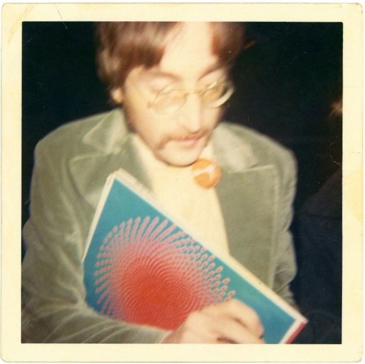 kittygeorgie's tweet photo. I like this genre of beatles photos quite a lot https://t.co/Gq8gUztH28