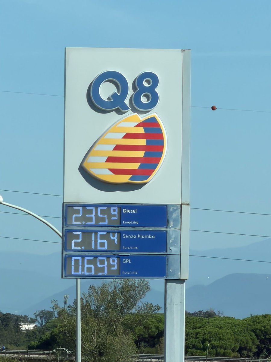 oscar_puente_'s tweet photo. La que está liando Pedro Sánchez en la Italia de Meloni. https://t.co/ghF7hpch8Q