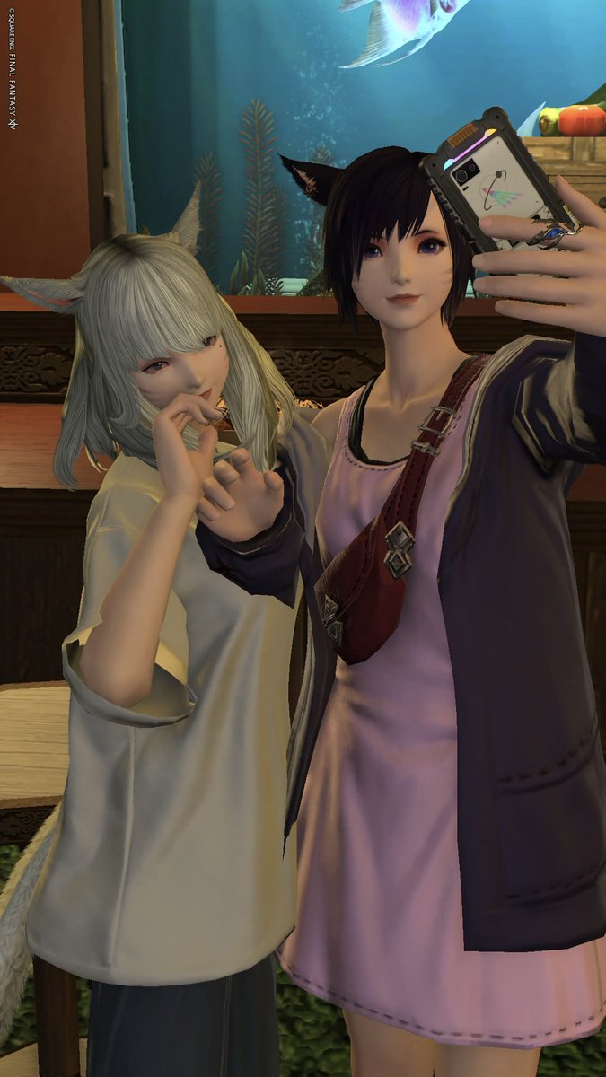 FF14_oniku's tweet photo. 1周年おめでと！
色々イベントもあってのんびり楽しい日でした！
今日はコスプレdayだったから来てすぐはキノだったけど、はめちゃんいて速攻ヤニネコに、、
#三日月堂_FF14 https://t.co/b432MWK4BW
