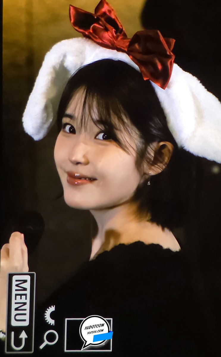 IUdotcom's tweet photo. 260920 아이유 더위닝 콘서트 무대인사 직찍 2 #iu #아이유 https://t.co/4EDrOBsa66