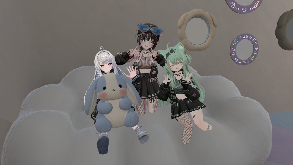 omusubi_VRC's tweet photo. 同じ服で撮った写真まとめ
こんなかわいいお洋服が無料ってまじすか https://t.co/Bm4oSpMRUb
