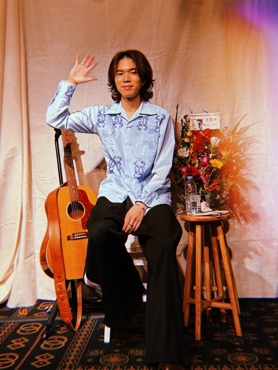 kadd7's tweet photo. #Hikikatari 18回目
10周年に因んで、最新曲から遡ってくセトリで全17曲お届け🎸
長く歌ってきた曲も新しい形で届けたくて
アレンジ変えたり歌詞変えたり
締めは当日できた新曲で、前を向いてくよって気持ちを見せられた。
満席御礼
ご来場・ご視聴ありがとうございました‼️次回クリスマスイブ🎅 https://t.co/wYBZ4Y3oXK