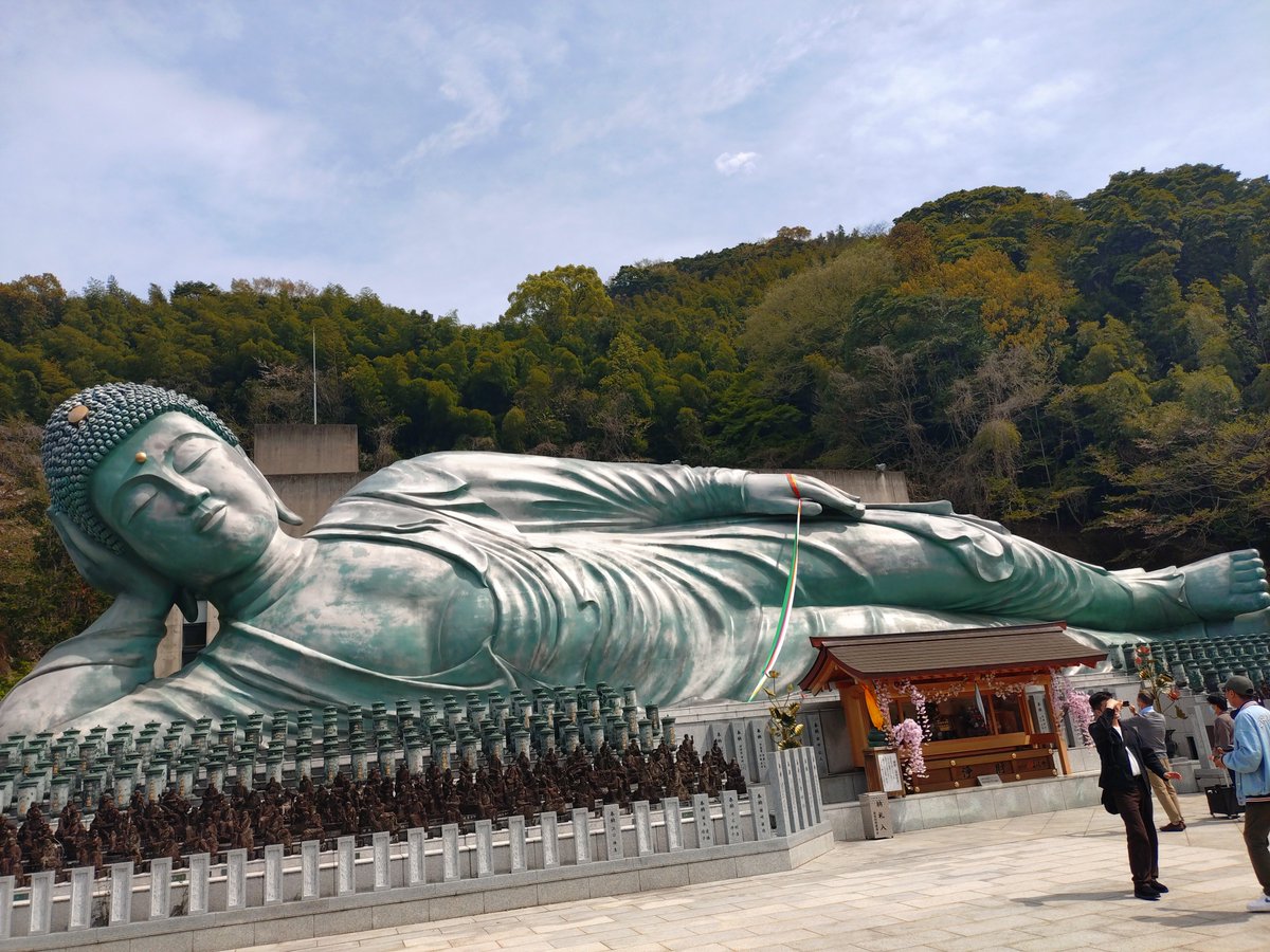 travelliveing's tweet photo. 城戸南蔵院前へ
何も旅程決めてなかったのでICで
10時台だが821の運用だった
南蔵院の涅槃像を見る
久しぶりに来たが相変わらずデカい
インバウンドの方々がいっぱい来ててびっくり
改札営業時間内なのになぜか人がいなくて気になってたが無人化されてたんですね…
#福北ゆたか線の沿線満喫する旅 https://t.co/sNCD9NvtPg