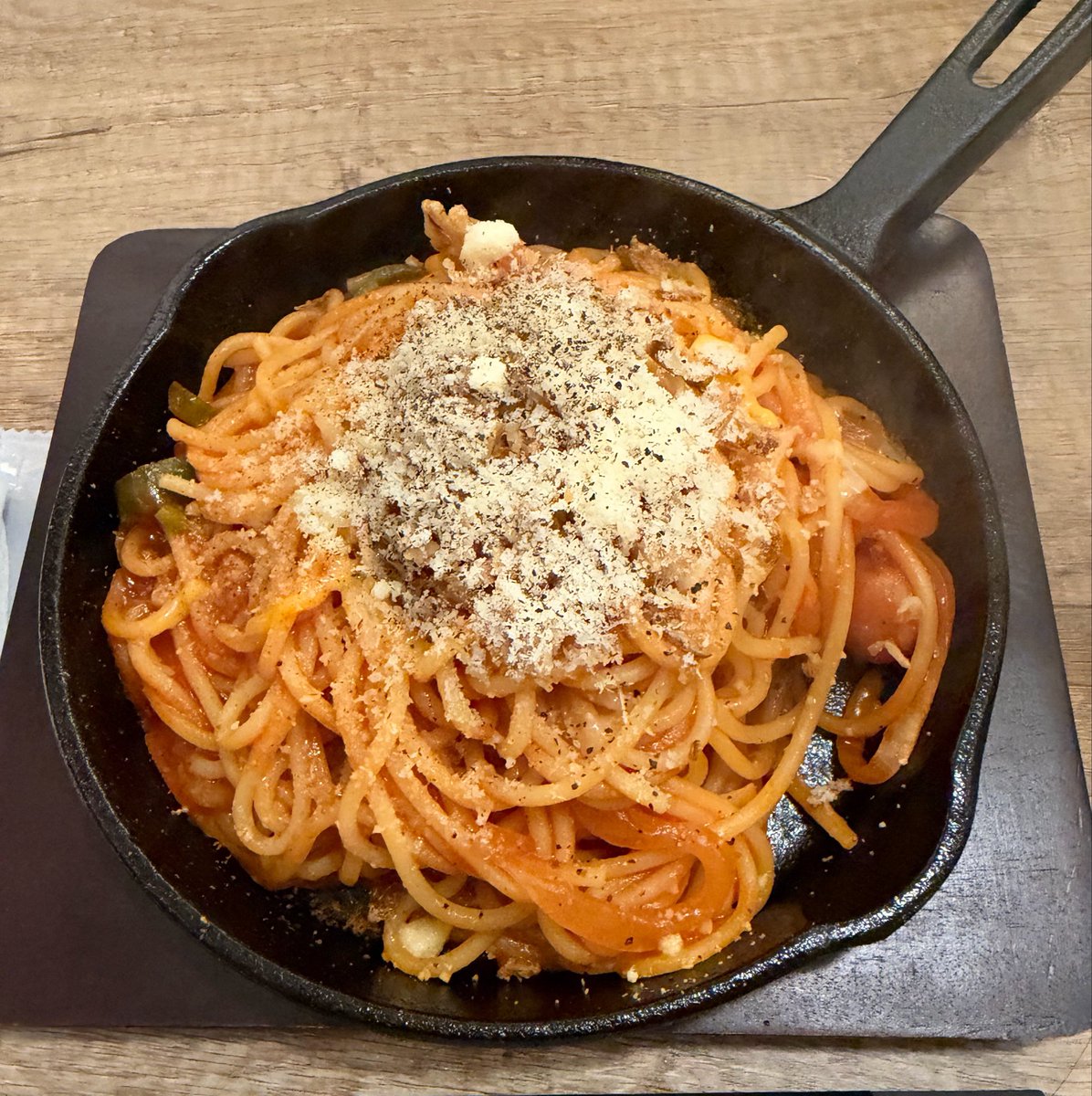 mopums_1's tweet photo. オシャレなカフェでナポリタン🙂 https://t.co/LxSRd1pk9J