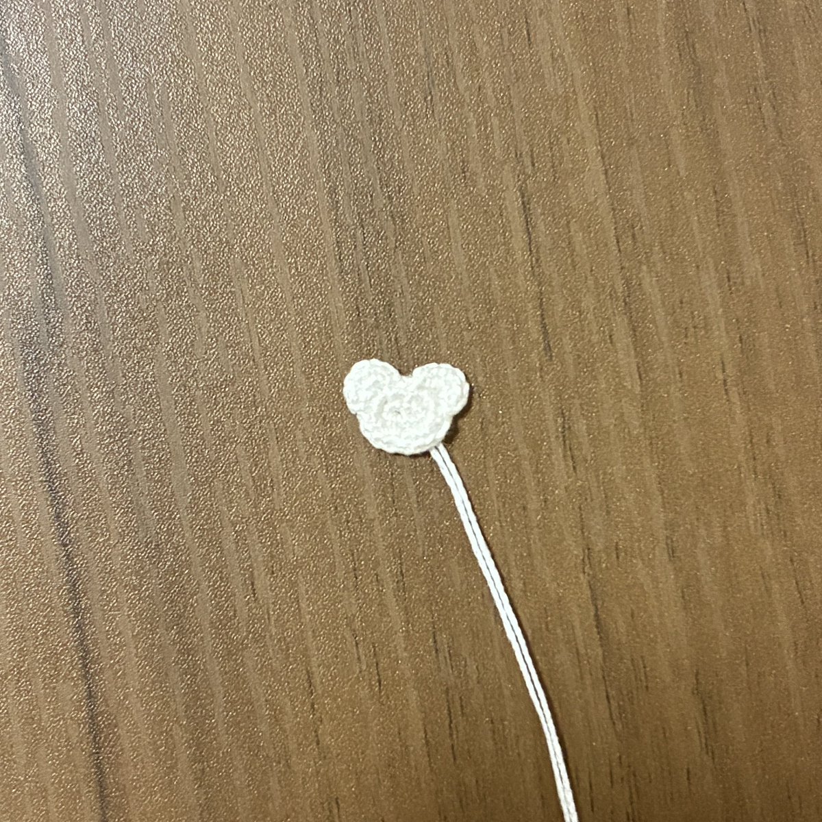nmzkn_amgrm's tweet photo. レース糸40番で編んだ"B"の顔パーツです
横幅12mmくらい

このままクマとかにしても可愛いかもしれない🐻‍❄️ https://t.co/LkVHbG2yos