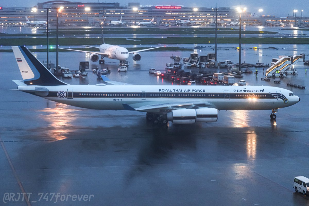 RJTT_747forever's tweet photo. 国連総会の出席に伴い、タイ政府のA345が羽田へ立ち寄りました。
生憎の天気でしたが記録出来てとても良かったです😌

Royal Thai Air Force 🇹🇭 RTAF229
Airbus A340-541 HS-TYV
HND/RJTT 2026.09.20 #羽田空港 https://t.co/5CUpDlEwgd