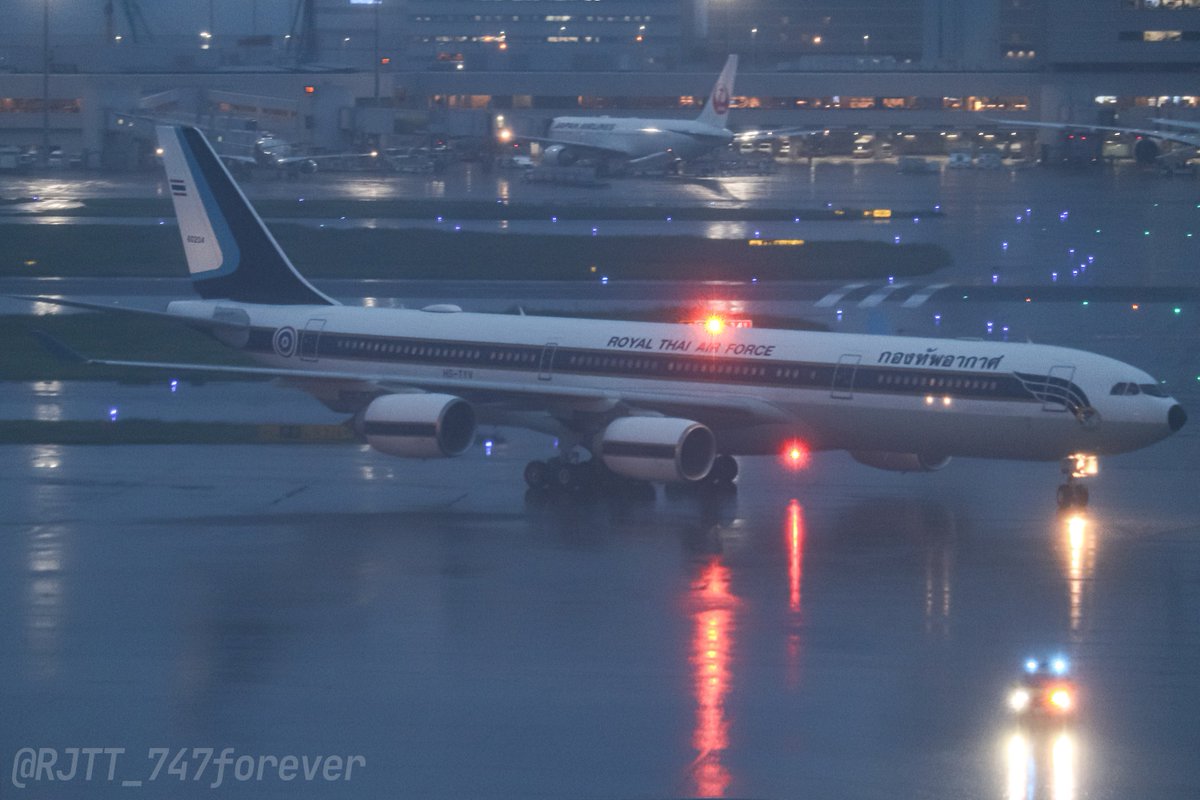 RJTT_747forever's tweet photo. 国連総会の出席に伴い、タイ政府のA345が羽田へ立ち寄りました。
生憎の天気でしたが記録出来てとても良かったです😌

Royal Thai Air Force 🇹🇭 RTAF229
Airbus A340-541 HS-TYV
HND/RJTT 2026.09.20 #羽田空港 https://t.co/5CUpDlEwgd