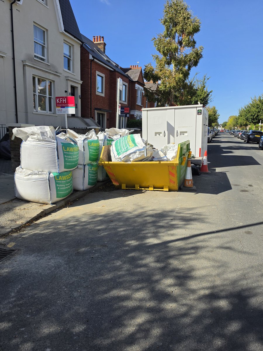 DomHarness's tweet photo. @Merton_Council what's the current going rate to bribe the council then? Numerous residents complaints all ignored... original parking suspension for 1 bay only expired a month ago.... and zero council action..#sw19 #merton Griffiths Road https://t.co/QK5J1vBXsS