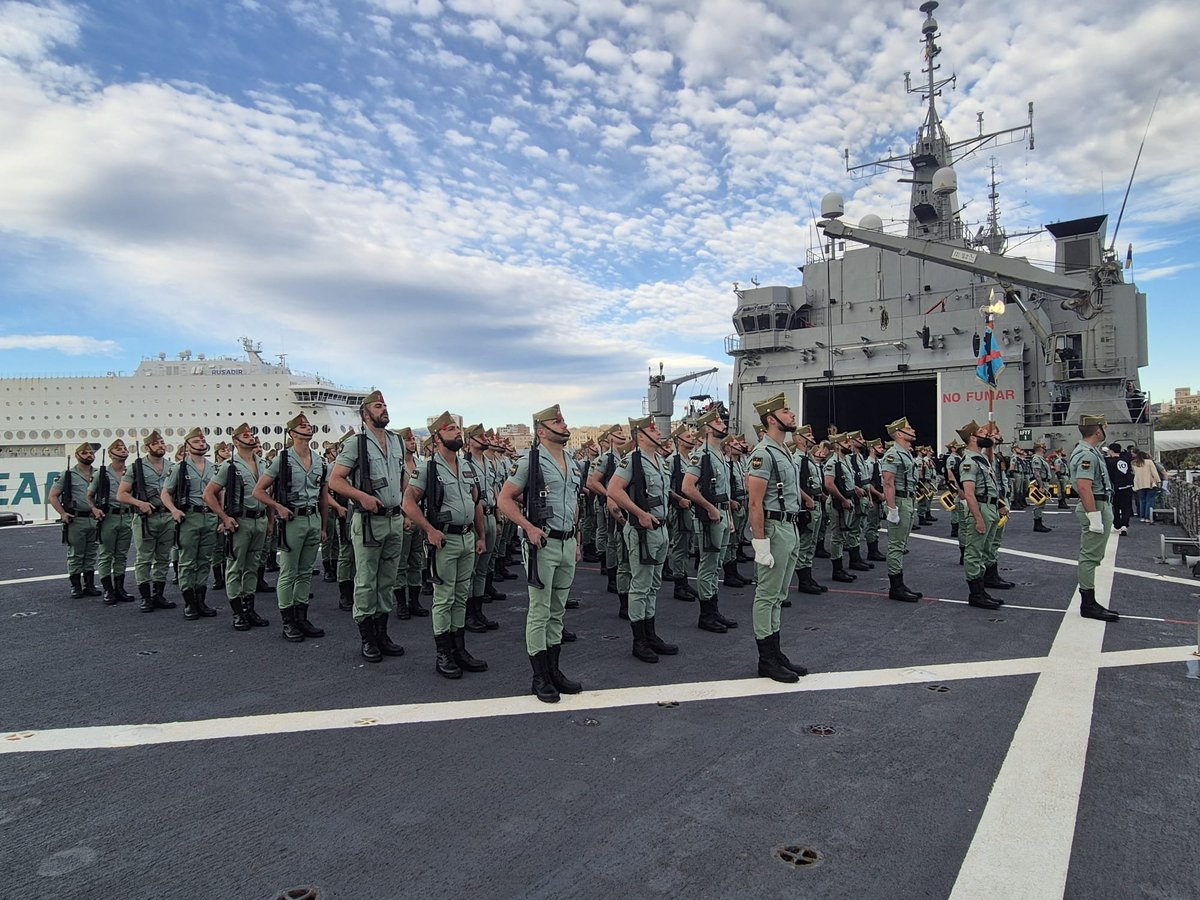 Armada_esp's tweet photo. ⚔️🇪🇸 106 años de servicio y espíritu legionario.

⚓️La Armada felicita a #LaLegión en su aniversario y reconoce la trayectoria de quienes, han hecho del valor, el compañerismo y el espíritu de servicio sus señas de identidad.

¡Felicidades!

#SomosLaArmada @EjercitoTierra https://t.co/LM3bR15ump