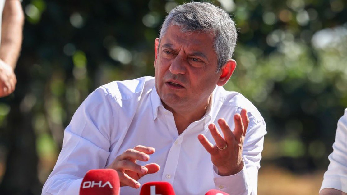 incecitayfa's tweet photo. Özgür Özel, partisinin 3 hedefini açıkladı

"YENİ Parti olarak üç hedefimiz var. Biri; 50+1, birisi 60+1

50+1 ile iktidar olmak, 60+1 ile Cumhurbaşkanı seçmek istiyoruz. 

Sonra da güçlü bir Parlamenter Sisteme, denge ve denetleme sistemlerinde güçlü bir yeniden rejim inşasına ihtiyaç var"