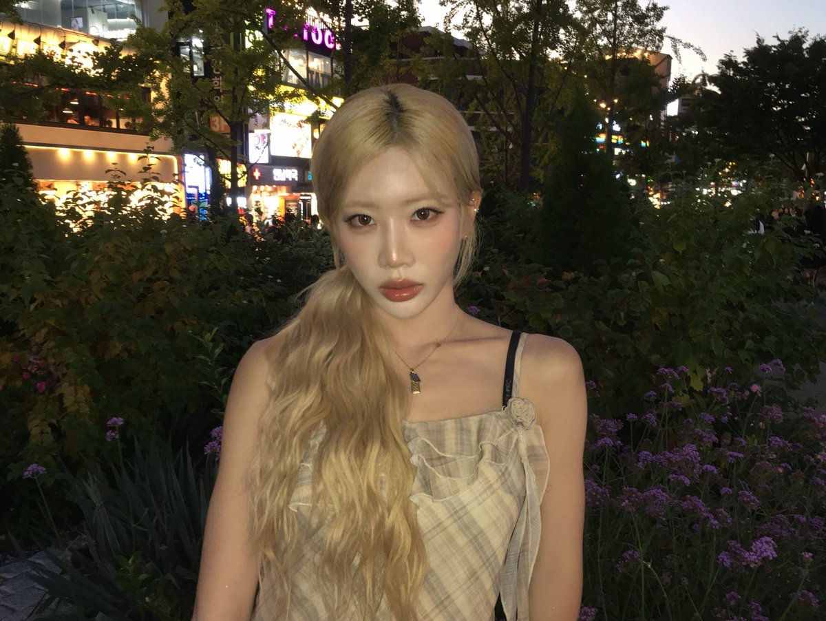 jungeunmedia's tweet photo. [260920] Kim Lip Instagram Post
🍣🍣🍷

#김립 #KimLip
#아르테미스 #ARTMS https://t.co/OHcq2BhNCu