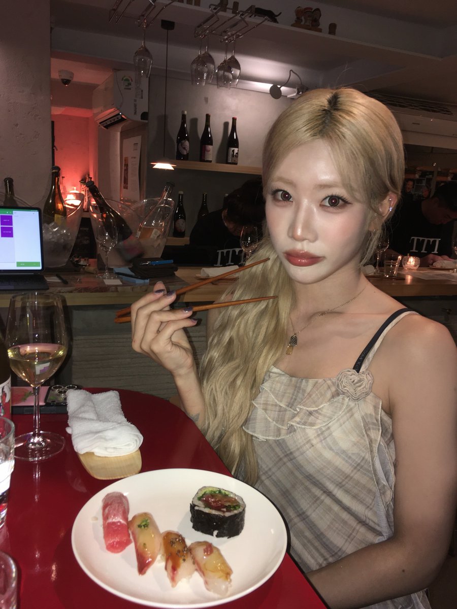 jungeunmedia's tweet photo. [260920] Kim Lip Instagram Post
🍣🍣🍷

#김립 #KimLip
#아르테미스 #ARTMS https://t.co/OHcq2BhNCu