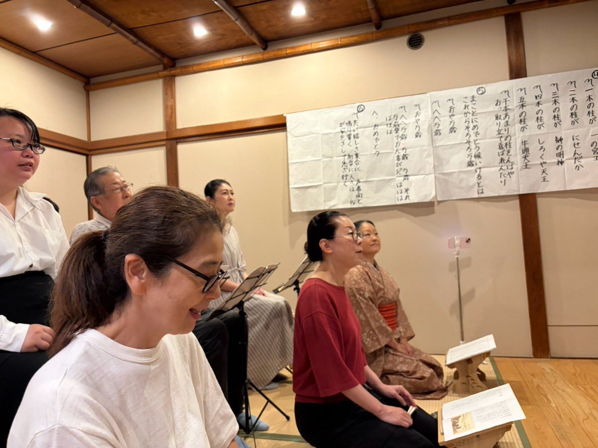 tokiwazusaiou's tweet photo. 三味線で歌おう・語ろう　三味線を弾こう　伝統芸能体験コンサートの、第二回目の講座でした！
「お唄はじめてしたけど、面白かった」
「説明や解説分かりやすく、面白かったです」
などなど。第四回目の成果発表に向けて、お稽古が進んでいます。 https://t.co/Q4WDQYB5fD