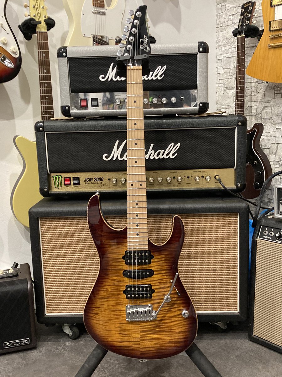 B13Guitars's tweet photo. Suhr Modern Pro 510 Bengal Burst 2017が入荷致しました。

ハイエンドメーカーSuhrによる高い演奏性と洗礼されたボディシェイプを持つ「Modern」。
24フレットのステンレスジャンボフレット、HSHレイアウトのピックアップなどジャンルを問わずオールマイティに活躍する一本です。 https://t.co/ejtG0LPQvz