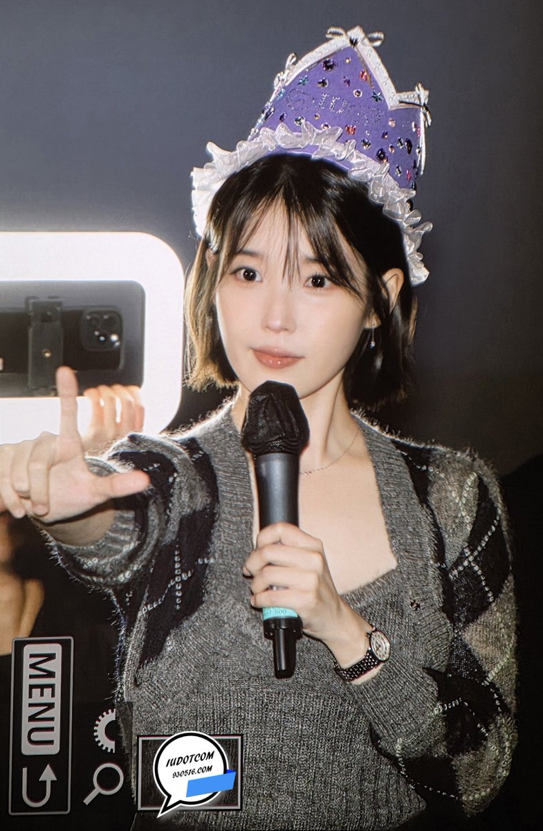 IUdotcom's tweet photo. 260920 아이유 더위닝 콘서트 무대인사 직찍 4 #iu #아이유 https://t.co/qicrLdDNyT