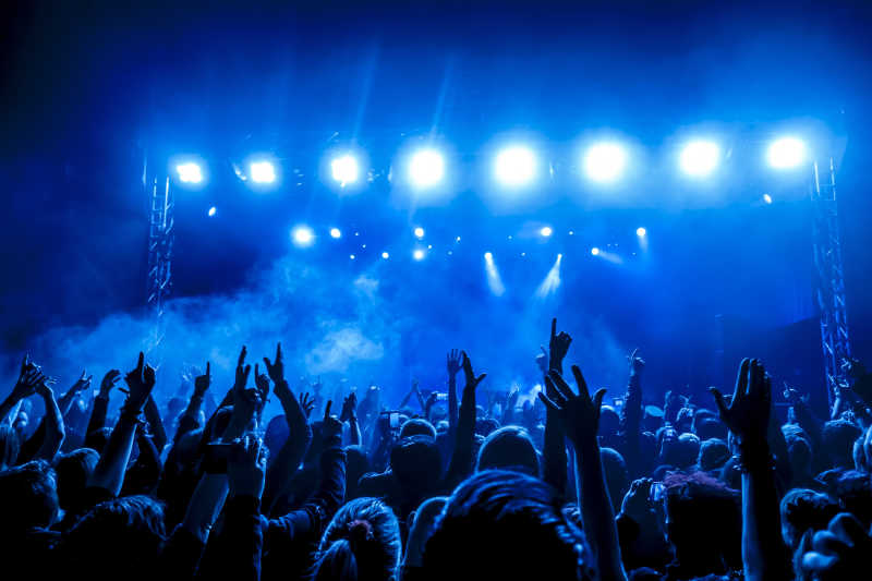 seali588295's tweet photo. Just had the most electrifying indie rock show downtown—crowd energy was INSANE, new track slaps HARD  Catch them on their city tour next week!， https://t.co/VwCwDdZfeA