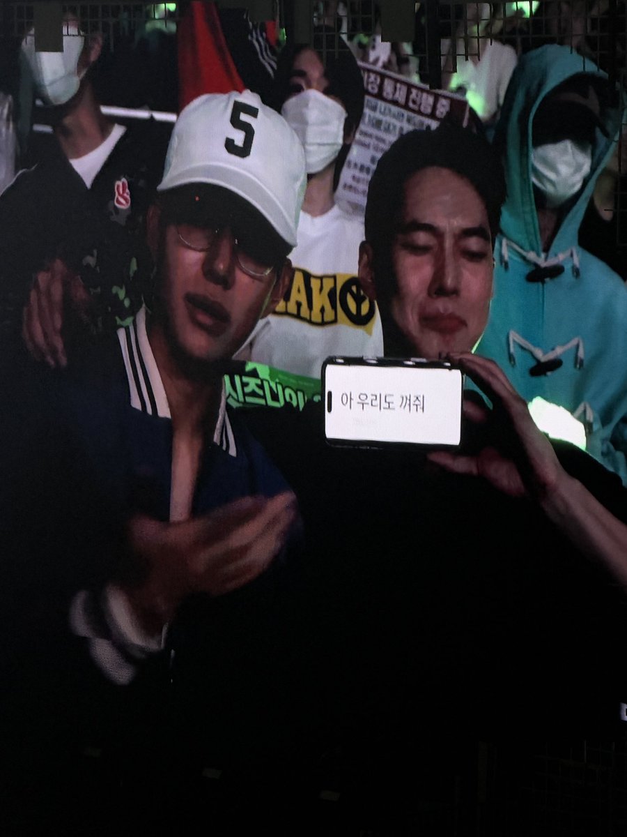 mooisnothing's tweet photo. 무슨일?  껴드려 https://t.co/V0iA2SK7wC