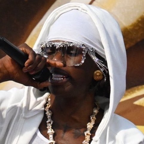 felix23619's tweet photo. 🚨 Best Selling Afrobeats Artists Worldwide (by numbers of certified units) 🌎 

1️⃣ Wizkid — 46.3M 
2️⃣ Burna Boy — 37.1M 
3️⃣ Tems — 28.2M 
4️⃣ Rema — 18.4M 
5️⃣ Asake — 14.5M
6️⃣ Tyla — 13.3M  
7️⃣ Ckay — 12.6M 
8️⃣ Davido — 11.2M
9️⃣ Seyi Vibez — 11.1M  
🔟 Omah Lay — 8.4M 

NB: Turntable 🇳🇬 sales included.