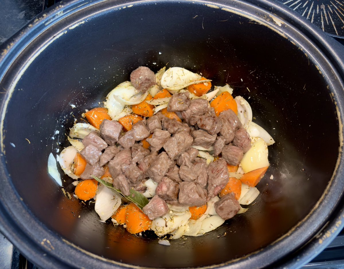 RobDebenham's tweet photo. Today sees a made up beef and mushroom stew/casserole type thing.. https://t.co/82Ag2VWKXl