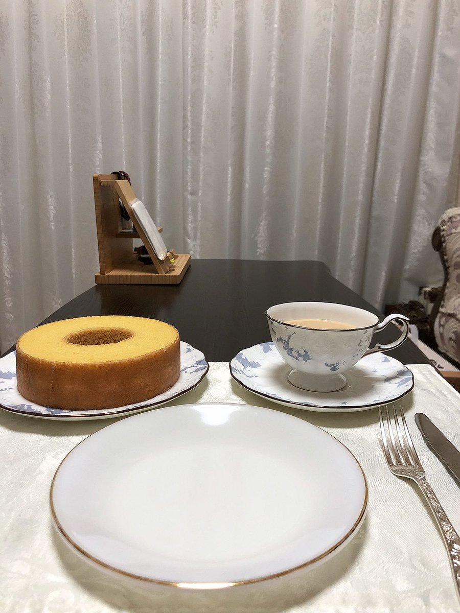 GRACE08468403's tweet photo. 晩ごはんo(>∀<*)o

スーパーにて購入
・ハチミツ仕立てのリッチなやわらかバウム

8joursさん
・アイスミルクティー(パリのエスプリ)

先週から体調不良続き、やっと復活(つ🕶)✨️
イベントある月は会社の飲み会に参加しない(°▽°)

 #晩ごはん  #バウムクーヘン  #8jours  #紅茶  #ミルクティー https://t.co/g1AmlrShIV
