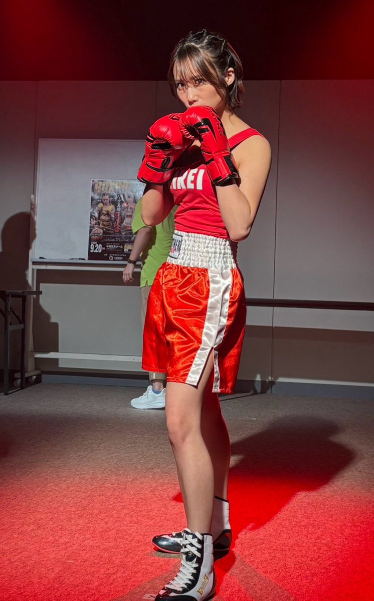 erikonnitiwa11's tweet photo. 舞台 #QOTR 🥊🔥
『Ｑｕｅｅｎ  ｏｆ  ｔｈｅ  Ｒｉｎｇ』

A・B teamともに、無事に千穐楽を迎えました‼︎

劇場で熱い応援を届けてくださった皆さま、
本当にありがとうございました。

これからも、それぞれの場所で
“ナイスファイト”な人生��。

たとえ今、光が当たっていなくても。
挑戦することに無駄なことなんて一つもないと思います。

この作品が、皆さまの背中を少しでも押せていたら嬉しいです。

皆さまの日々が、
より生き生きと輝くものになりますように。

A team
スパーク美玲 / 城恵理子
@gekidan_lives